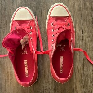 Pink converse all stars
